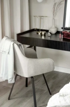 ALISON KARMSTOL BEIGE/SVART