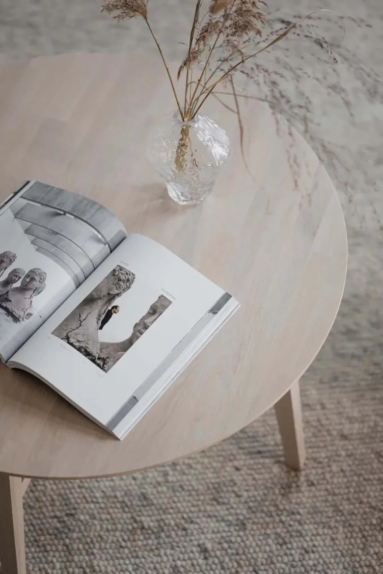 FILIPPA SOFFBORD RUND VITPIGMENTERAD