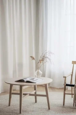 FILIPPA SOFFBORD RUND VITPIGMENTERAD