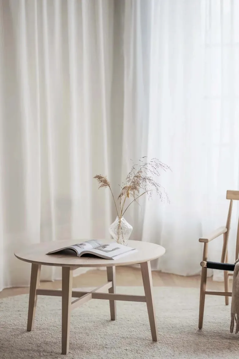 FILIPPA SOFFBORD RUND VITPIGMENTERAD