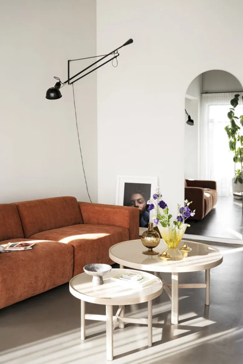 Marsden soffbord runt Ø60 beige keramik/vitpigmenterad ek