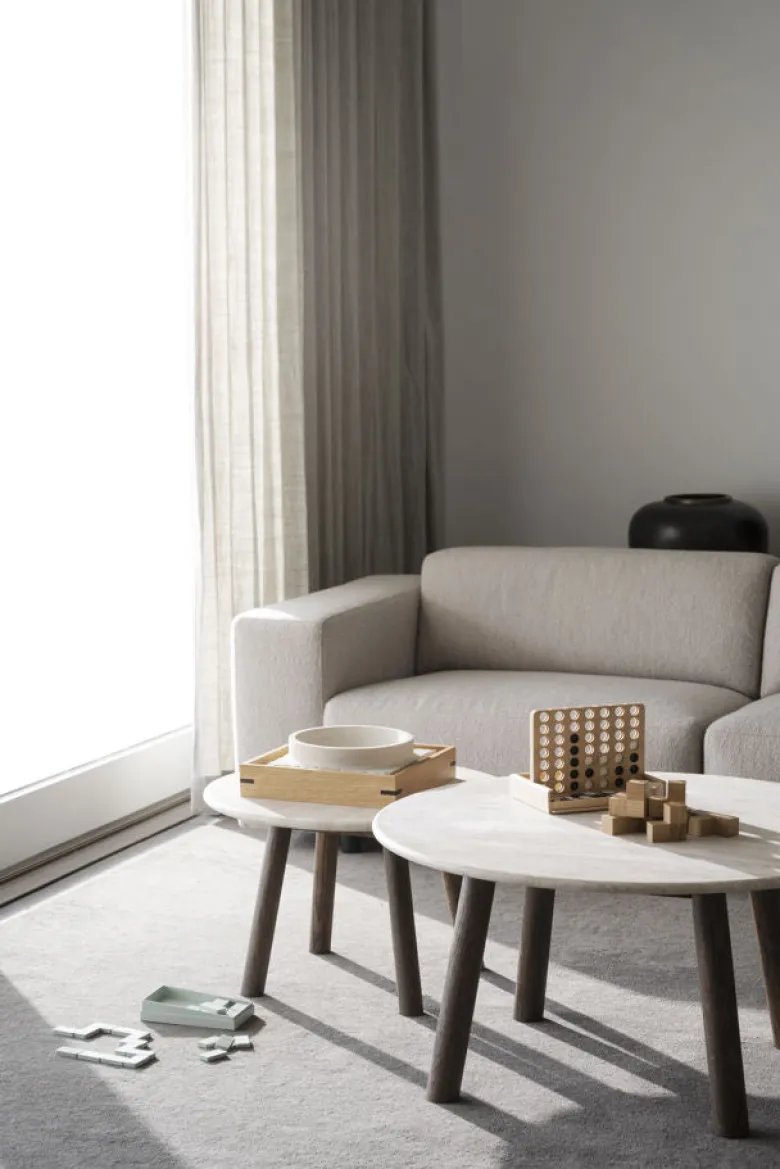 Taransay soffbord Ø60 beige travertin/brun ek