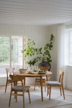Tyler matbord runt med iläggsskiva 120/165 ek